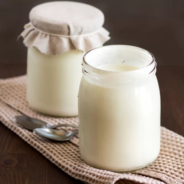 Yaourt aux mangues-passion 500ml (75gr de compote de fruits + yaourt nature sans sucre ajouté)